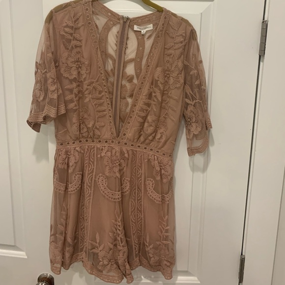 Honey punch lace romper - Picture 1 of 3